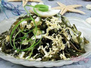 витаминный салат из морской капусты