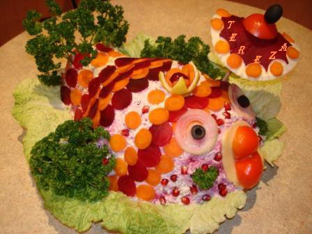 салат-рыбка цветная